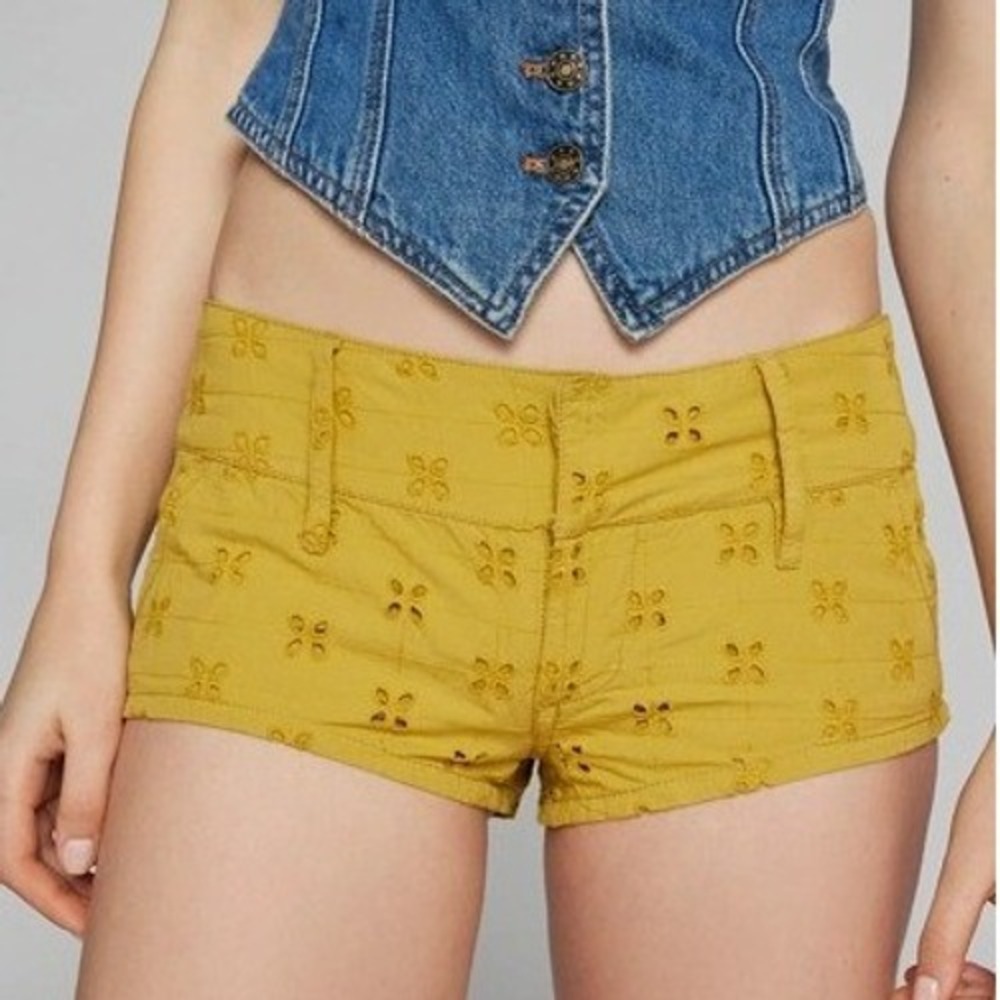 Urban Outfitters Kimchi Blue Janey Eyelet Micro Mini Shorts Mustard Yellow Sz XL